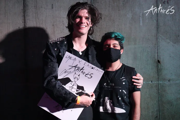 Fan con un dibujo firmado por Anthrés